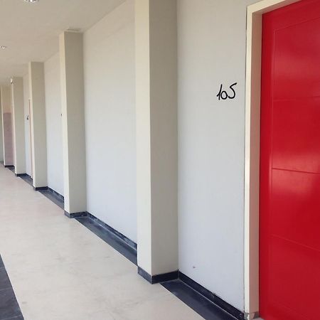 Rumah Cassa Guest House Surabaya Eksteriør billede