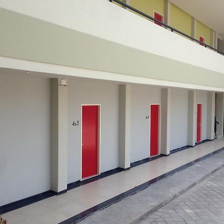Rumah Cassa Guest House Surabaya Eksteriør billede