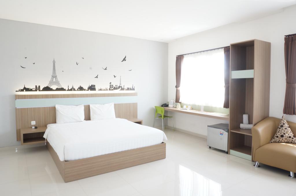 Rumah Cassa Guest House Surabaya Eksteriør billede