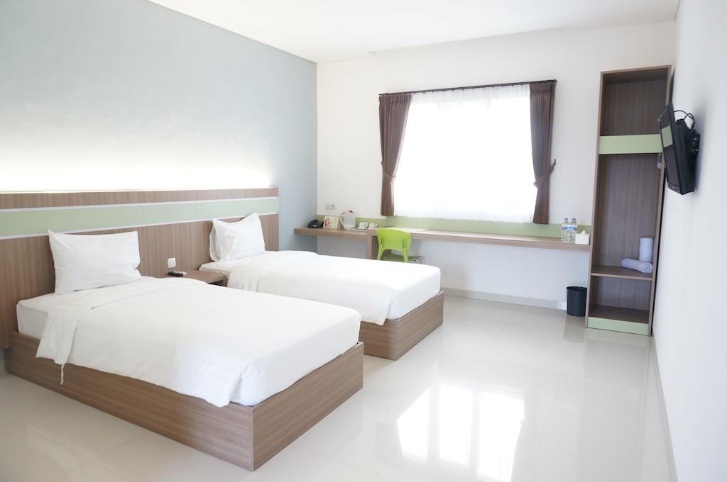 Rumah Cassa Guest House Surabaya Værelse billede