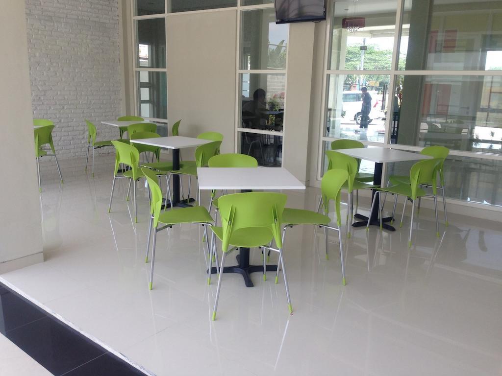 Rumah Cassa Guest House Surabaya Eksteriør billede
