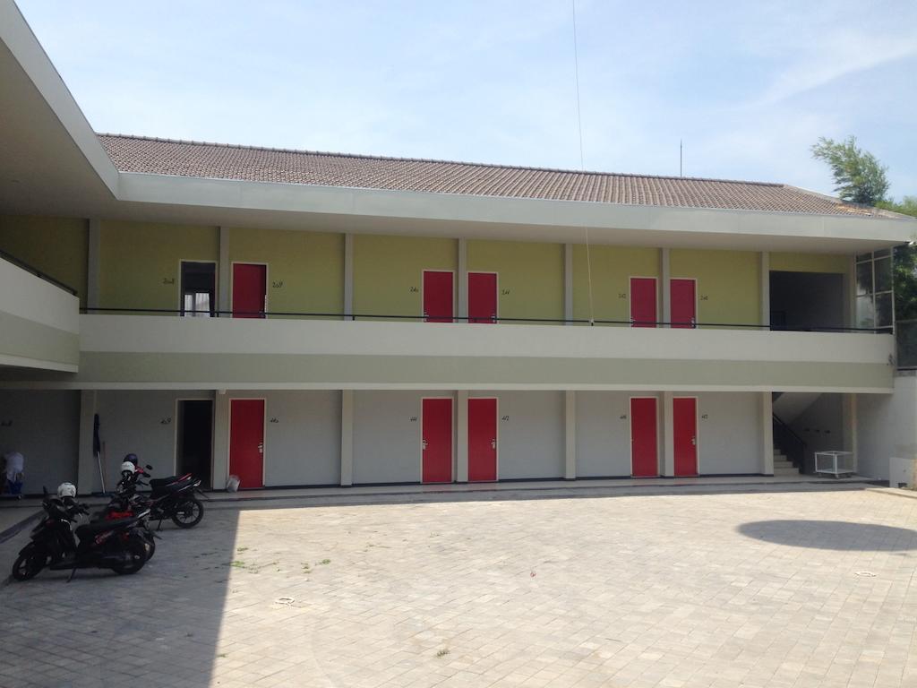 Rumah Cassa Guest House Surabaya Eksteriør billede
