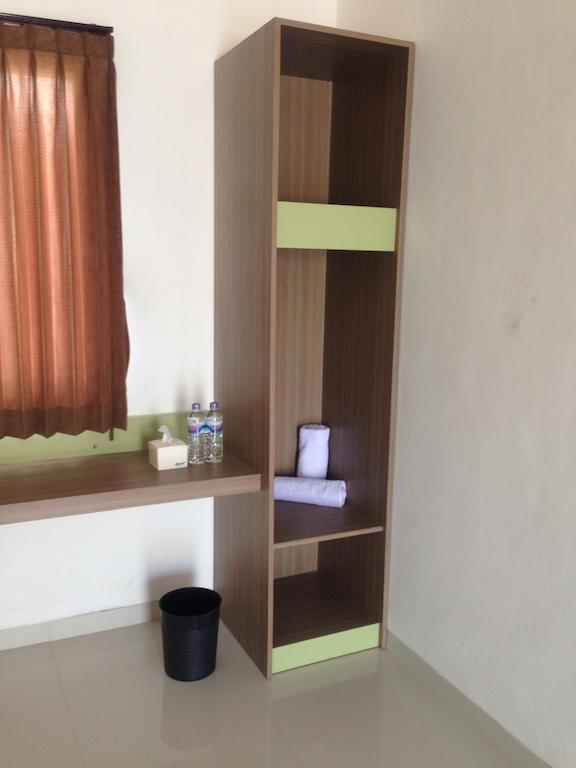 Rumah Cassa Guest House Surabaya Værelse billede