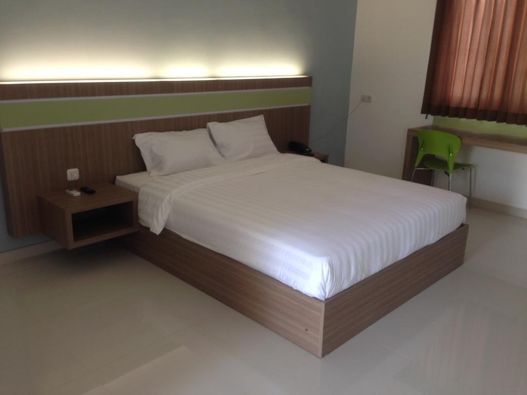 Rumah Cassa Guest House Surabaya Værelse billede