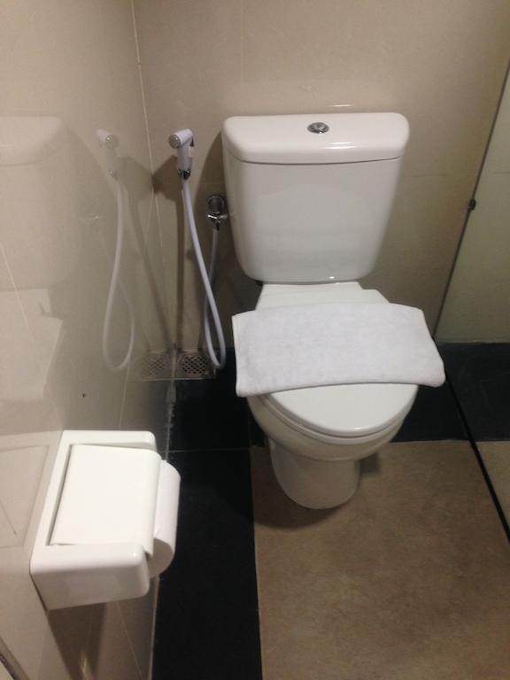 Rumah Cassa Guest House Surabaya Værelse billede