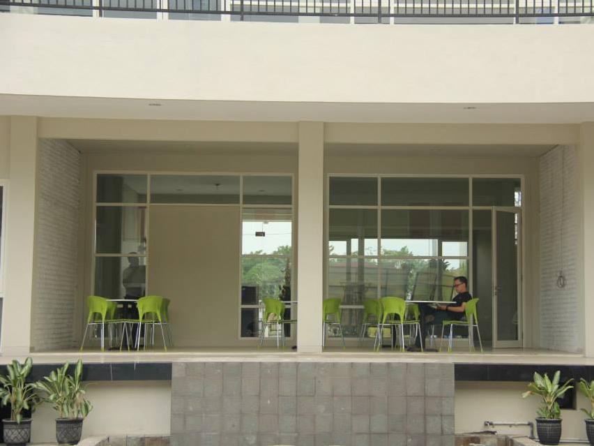 Rumah Cassa Guest House Surabaya Eksteriør billede