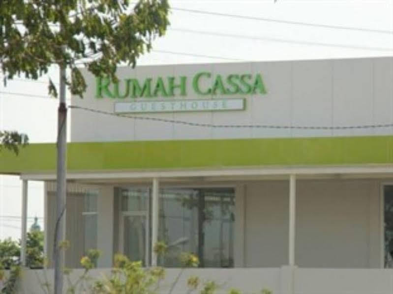 Rumah Cassa Guest House Surabaya Eksteriør billede