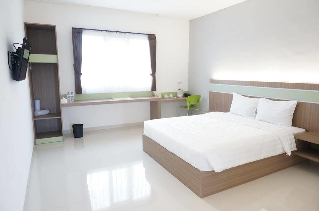 Rumah Cassa Guest House Surabaya Eksteriør billede